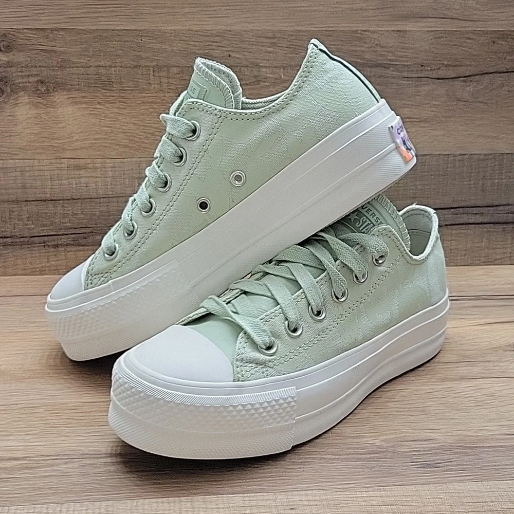 Converse shoes women Brand new platform.